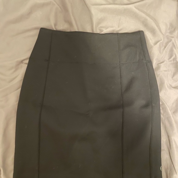 NWOT Lululemon &go Cityfarer skirt - 4 - Picture 3 of 5